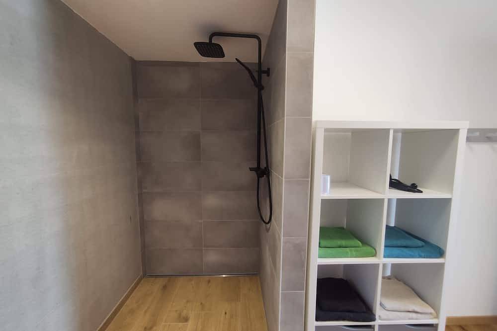 Ganze Wohnung, Erdhausapartment Ost \"Die außergewöhnlich und besondere Unterkunft\" in Wiesentheid, Fränkisches Weinland