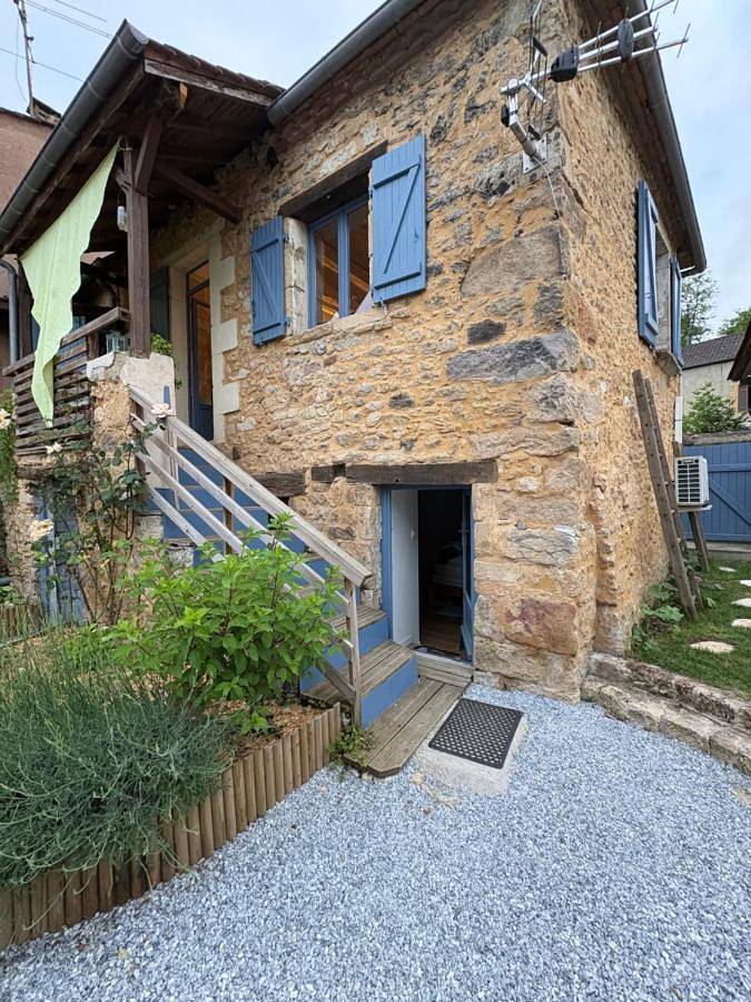 Location de vacances pour 6 personnes, avec jardin à Monplaisant