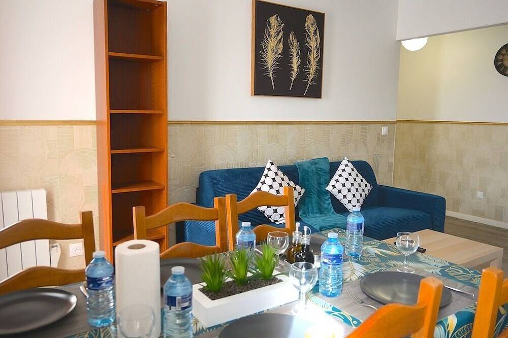 Entire apartment, 2 Bedroom unit in front of Le Bourget airport in Le Blanc-Mesnil, Seine-Saint-Denis