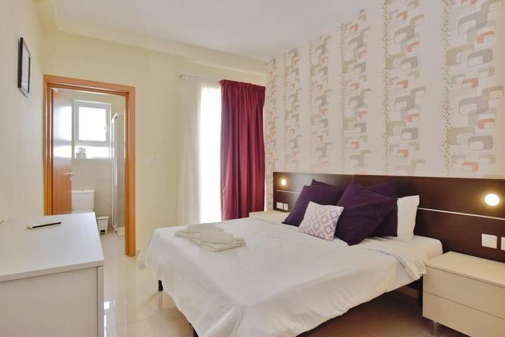 Gîte pour 5 personnes, avec balcon dans Gzira