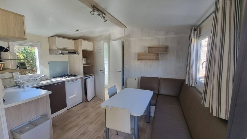 Camping pour 4 personnes, avec piscine ainsi que jardin et terrasse en Bourgogne - 4