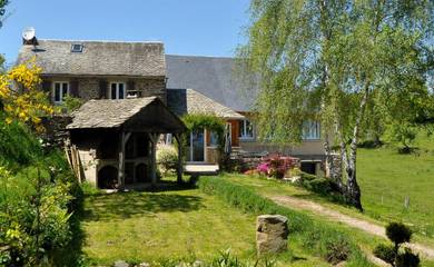 Location de vacances pour 15 personnes, avec vue et jardin, animaux acceptés à Saint-Côme-d'Olt