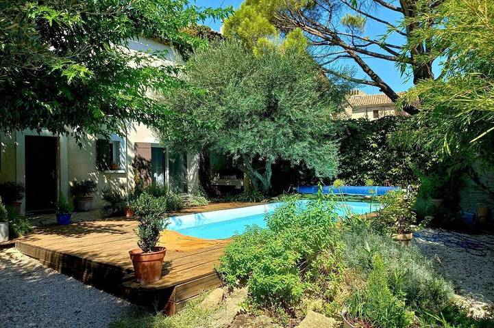 Gîte pour 6 personnes, avec jardin à Courthézon