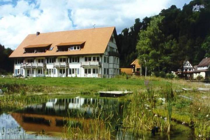 Ferienwohnung für 6 Personen, mit Balkon und Garten sowie Sauna in Münsingen