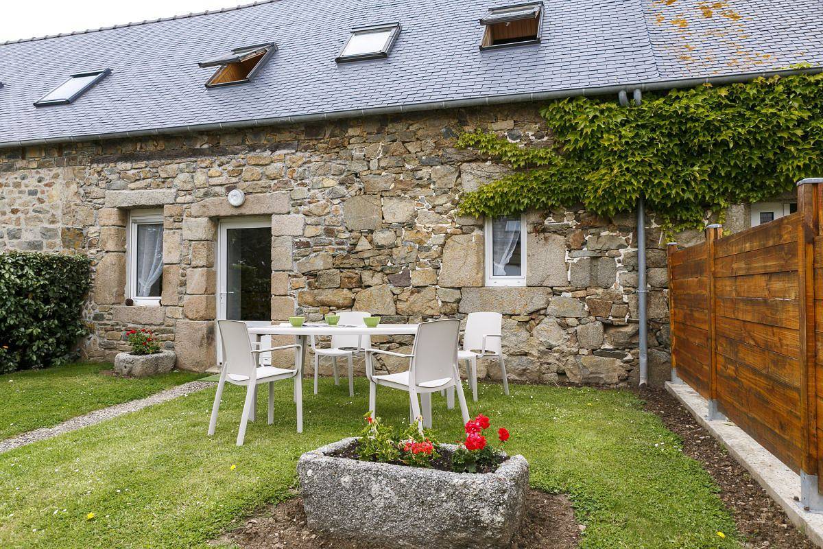 Le Tourot du Milieu in Plougrescant, Côte de Granit Rose