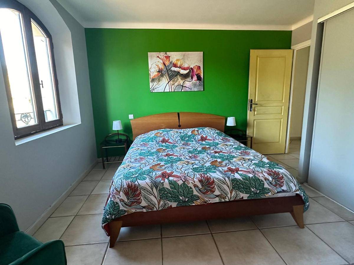 Bastide Du Defends in Pertuis, Parc naturel régional du Luberon