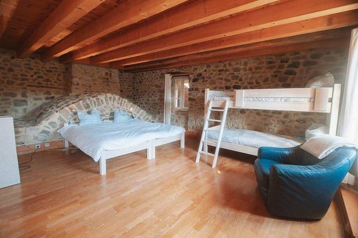 Location de vacances pour 14 personnes, avec piscine ainsi que balcon et jardin à Saint-Symphorien-de-Mahun - 3