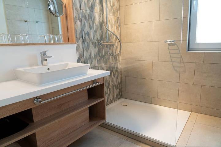 Ferienwohnung für 4 Personen, mit Balkon und Whirlpool sowie Pool und Sauna in der Wohlenberger Wiek - 4