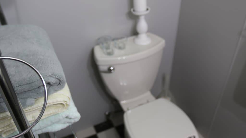 Waterfront Cottage on Scenic Sportsman Pond in Fitzwilliam, New Hampshire