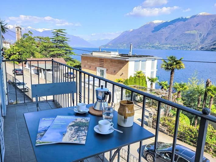 Ferienwohnung für 4 Personen, mit Balkon und Terrasse sowie Seeblick und Ausblick in Brissago