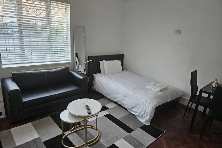 Ganze Wohnung, Nice and Cosy Studio Flat in Sutton (London), London