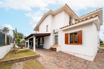 Gîte pour 7 personnes, avec jardin dans Calasetta