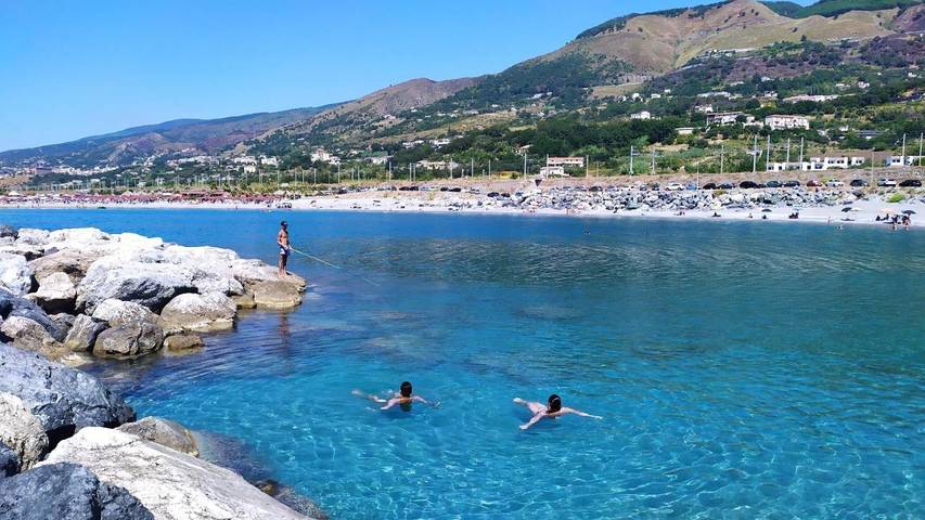 Location de vacances pour 6 personnes, avec vue et jardin à Paola - 4