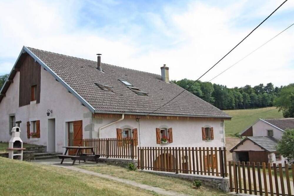 Gîte paisible à 650m d'alt., nature, cheminée, 3 ch. près de Remiremont & Plombières, terrasse, grand terrain in Girmont-Val-d'Ajol, Parc naturel régional des Ballons des Vosges
