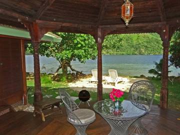 Gîte pour 2 personnes, avec vue sur le lac ainsi que jardin et balcon dans Mo'orea