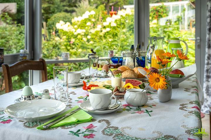 Zimmer für 3 Personen, mit Terrasse und Garten in Henau