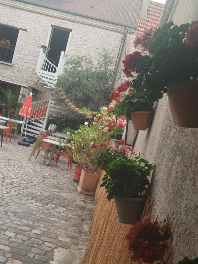 Double Room in Pierrelaye, Val-d'Oise