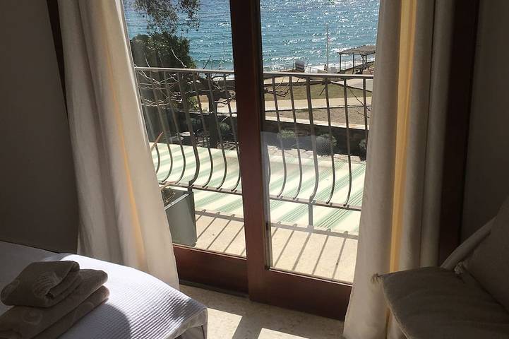 Characteristic villa with private pool 50 m from the beach in Rayol-Canadel-sur-Mer, Mediterranean Coast (France)