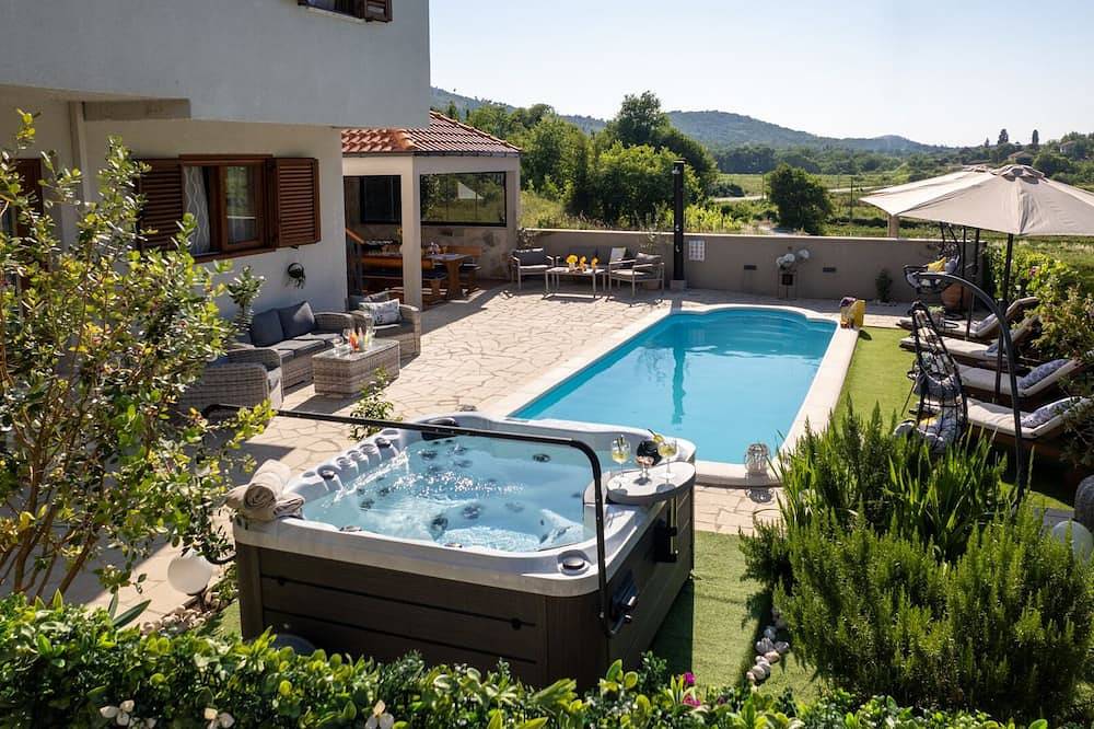 Villa Ivona Oslje by Villas Guide in Dubrovnik-Neretva