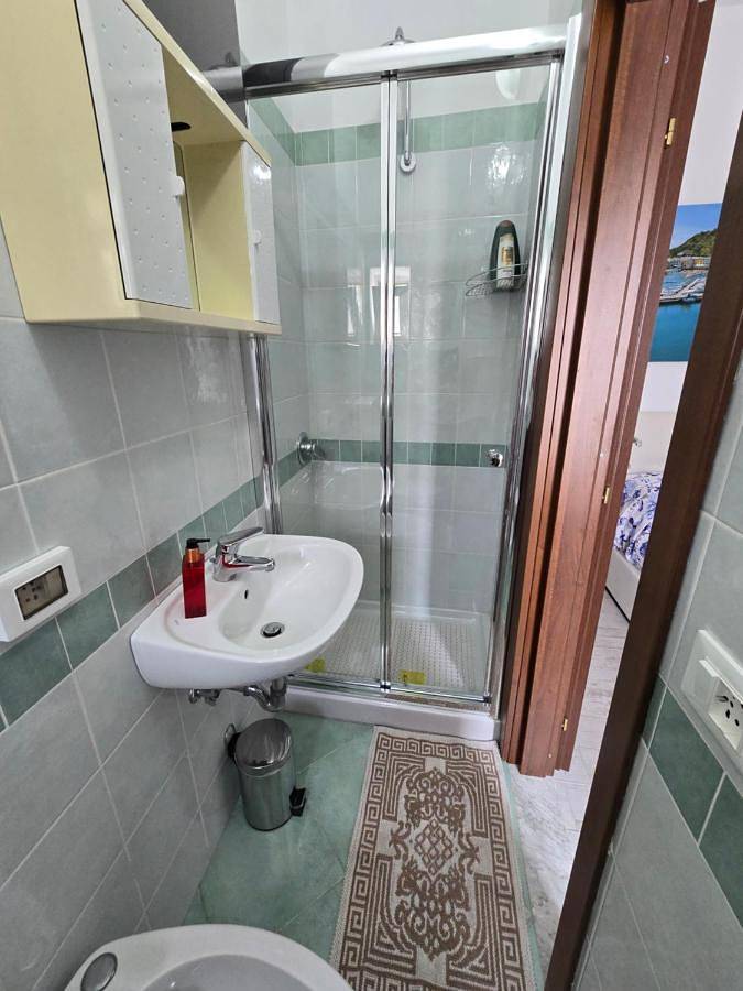 La casa di Giuliana primo piano con balcone in Lacco Ameno, Ischia