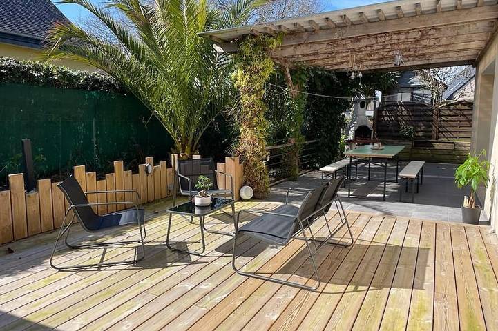 Location de vacances pour 6 personnes, avec terrasse et jardin à Saint-Clet