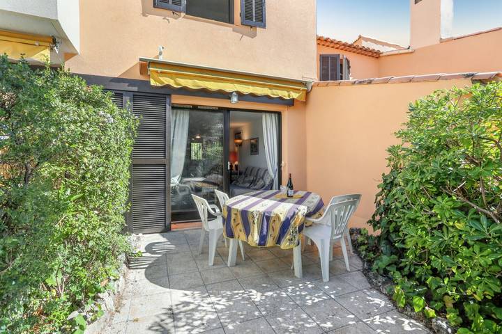 Ferienhaus für 4 Personen, mit Pool und Terrasse