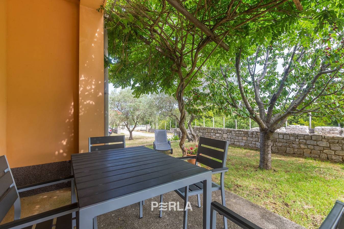 Ganze Wohnung, Ferienwohnung Lyna mit Garten 300m vom Strand in Nerezine, Lošinj