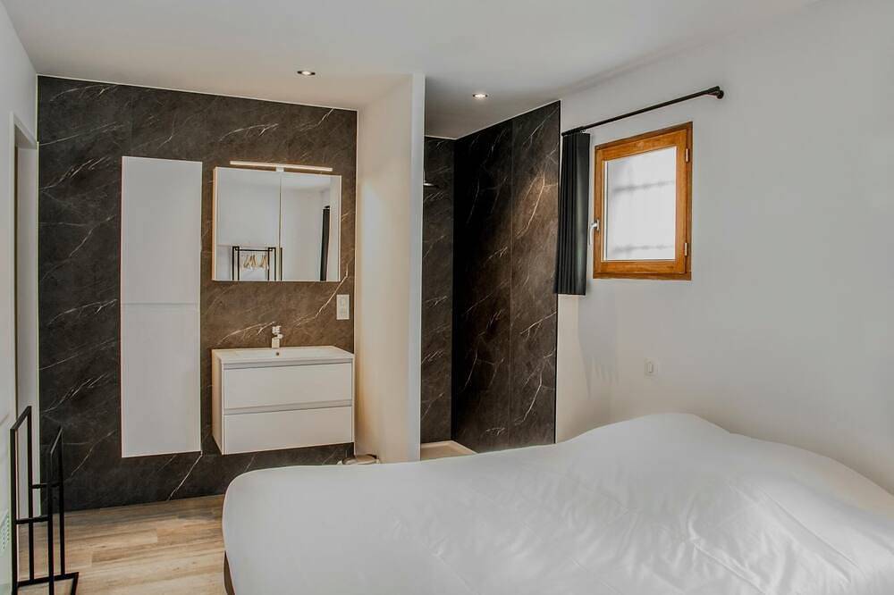 Maison sur parc de vacances avec piscine in Lacapelle-Marival, Lot