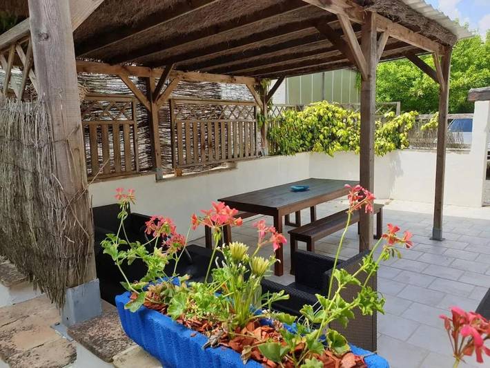 Location de vacances pour 8 personnes, avec piscine ainsi que jardin et terrasse, animaux acceptés à Meursac - 3