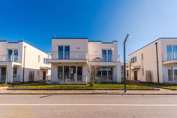 Gîte pour 6 personnes, avec balcon et piscine, adapté aux familles dans Lezhë