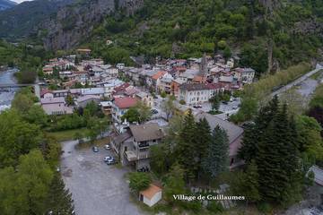 Gîte pour 4 personnes, avec balcon à Guillaumes