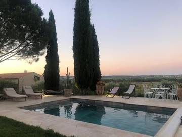 Gîte pour 8 personnes, avec vue ainsi que piscine et jardin à Maraussan