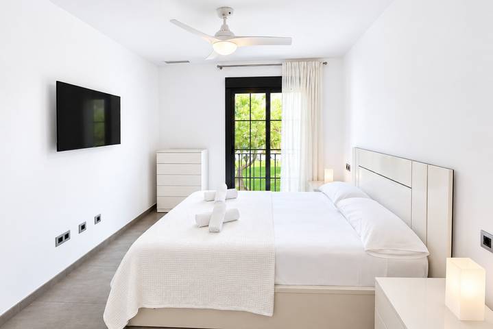 Ganze Wohnung, Geräumiges Familienhaus in Cancelada | In der Nähe von Golfplätzen und Strand in Cancelada (Estepona), Estepona