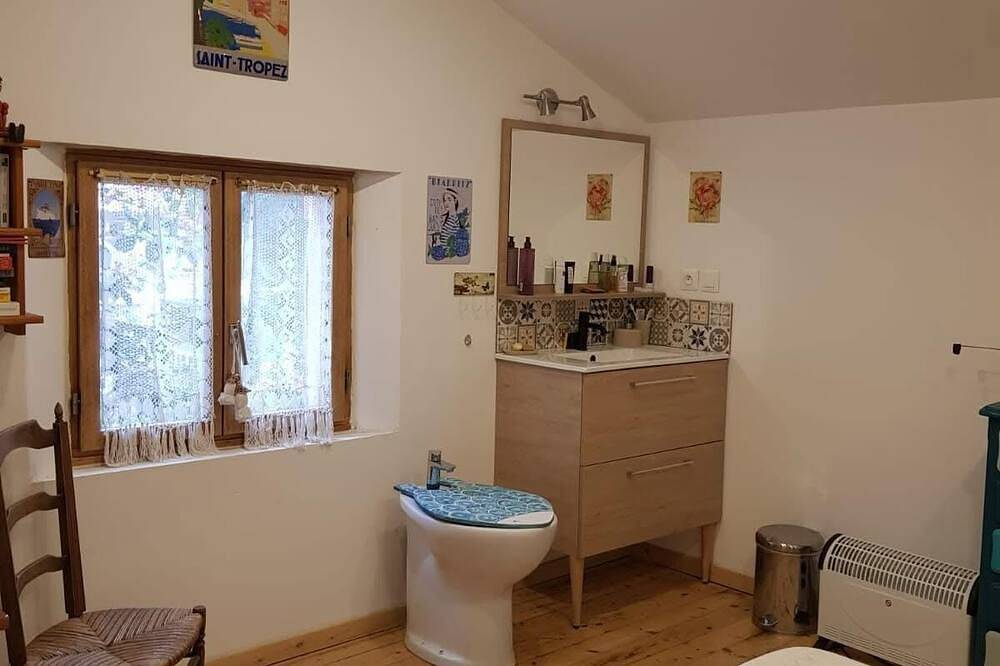 Villa built in the 1950s on the Giens peninsula.  Ideal for a family in summer! in La Capte, Hyeres