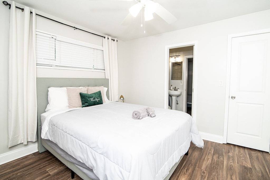 Beautiful Cozy Home away Home 5 min From Airport / Downtown Atlanta in East Point, Fulton County