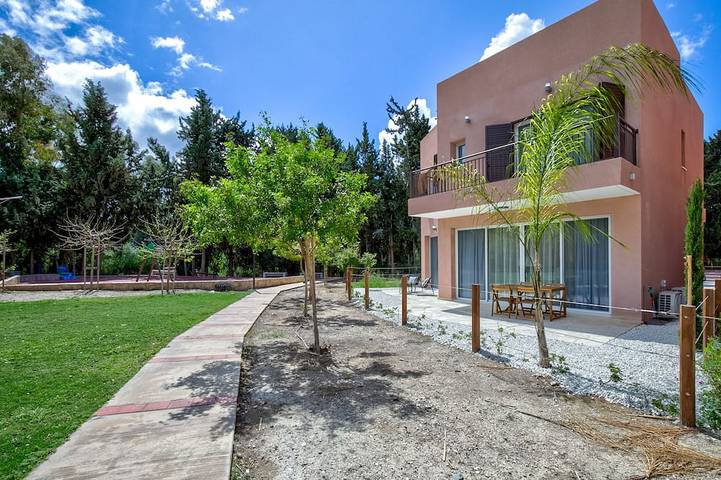 Villa für 8 Personen, mit Pool und Terrasse sowie Garten in Paphos