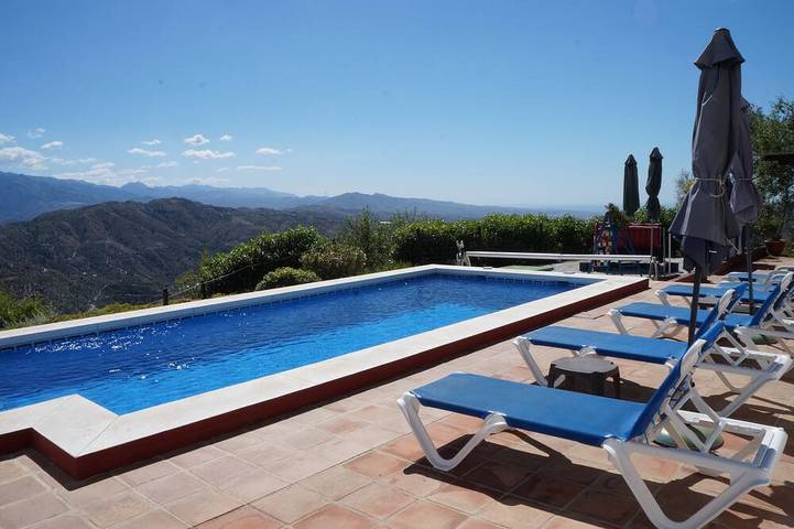 Apartamento de vacaciones para 3 personas, con jardín y jacuzzi además de terraza y piscina - 1