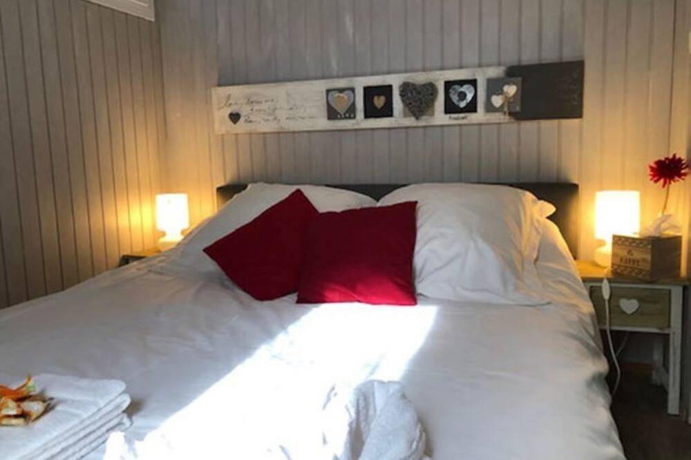 The gite of Lily's chalet sleeps 4 in La Salvetat-sur-Agout, Béziers region