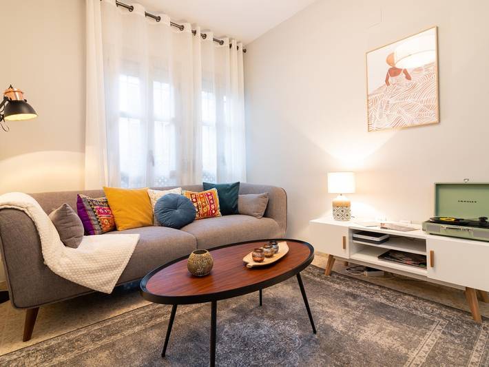 Entire apartment, Bright 2-bedroom apartment, grand ethnic decor, pedestrian center Málaga in Malaga Centro Historico, Malaga