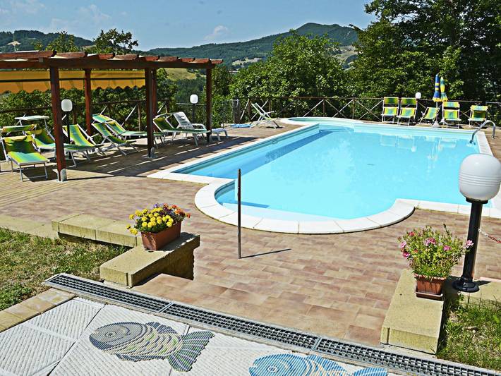 Agriturismo voor 5 personen, with Terras and Tuin as well as Zwembad in Marche