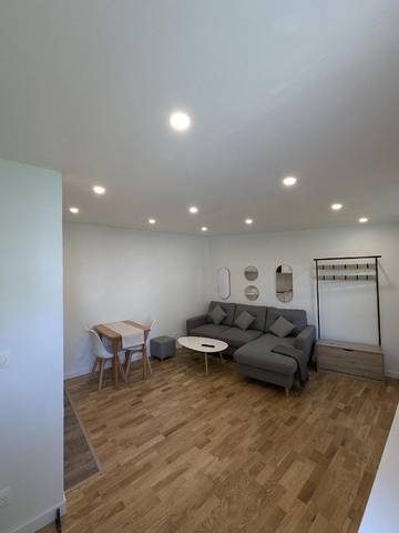 Gîte pour 2 personnes, avec jardin ainsi que vue et terrasse à Livry-Gargan