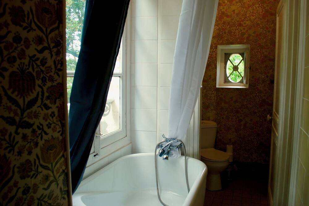 Yxie - Manoir des Arts - Chambre Yves in Villeblevin, Yonne
