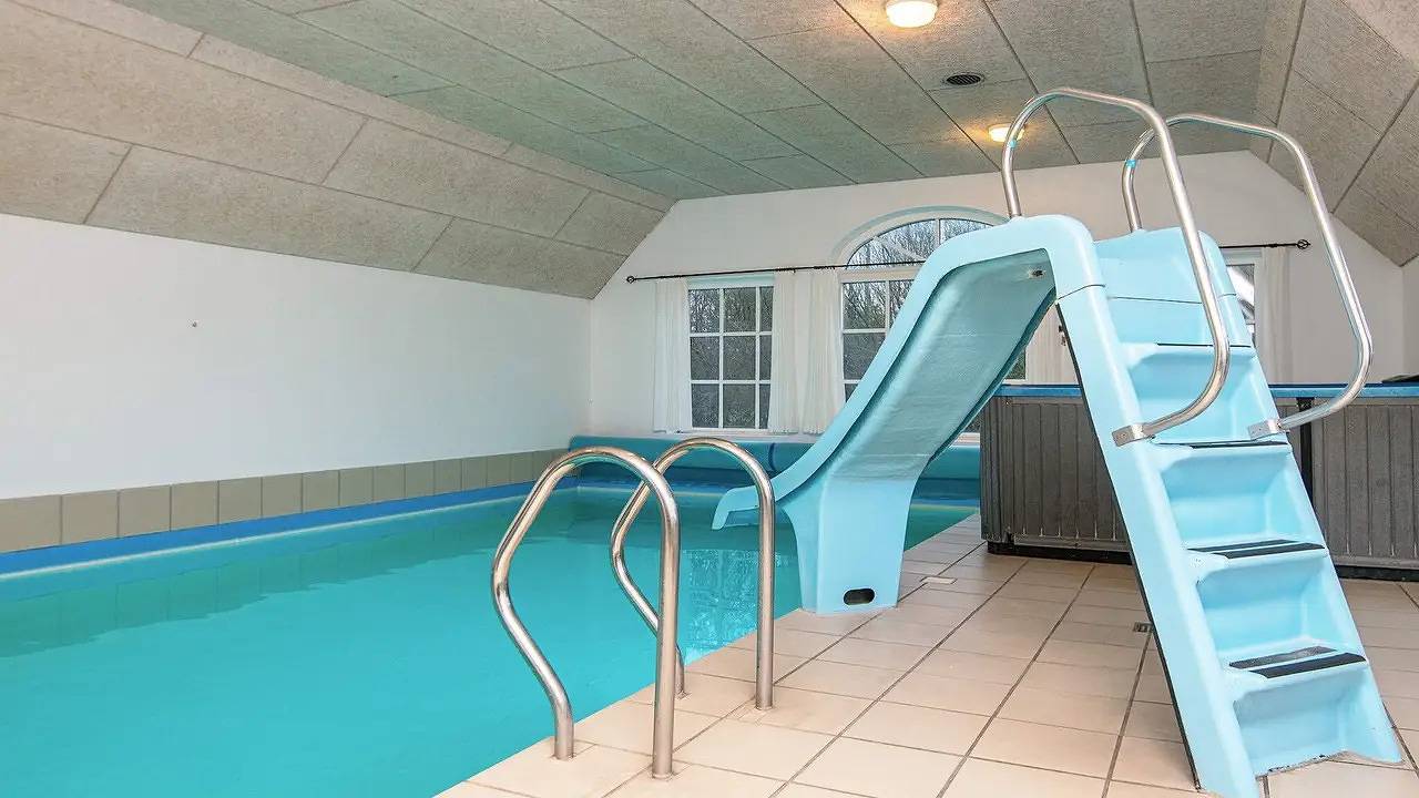 Feriehus for 19 personer med badebasseng in Ulfborg, Holstebroregionen