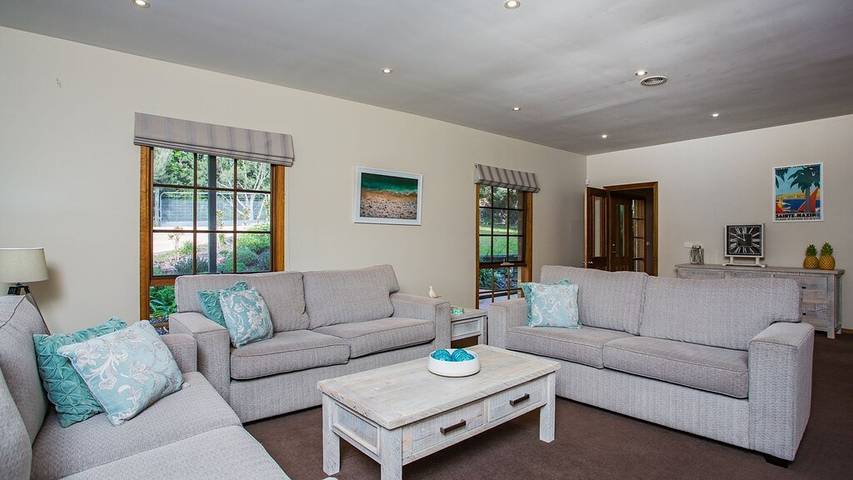 Holiday home for 14 people, with terrace and garden as well as hot tub in Rye (Victoria)