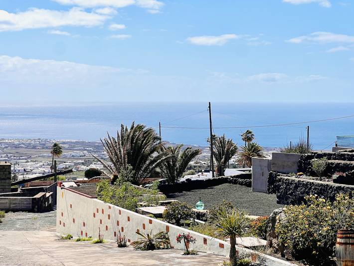 Apartamento entero, Vacaciones 'La Majada De Machín' con vistas al mar, Wi-Fi y aire acondicionado in Tías, Lanzarote