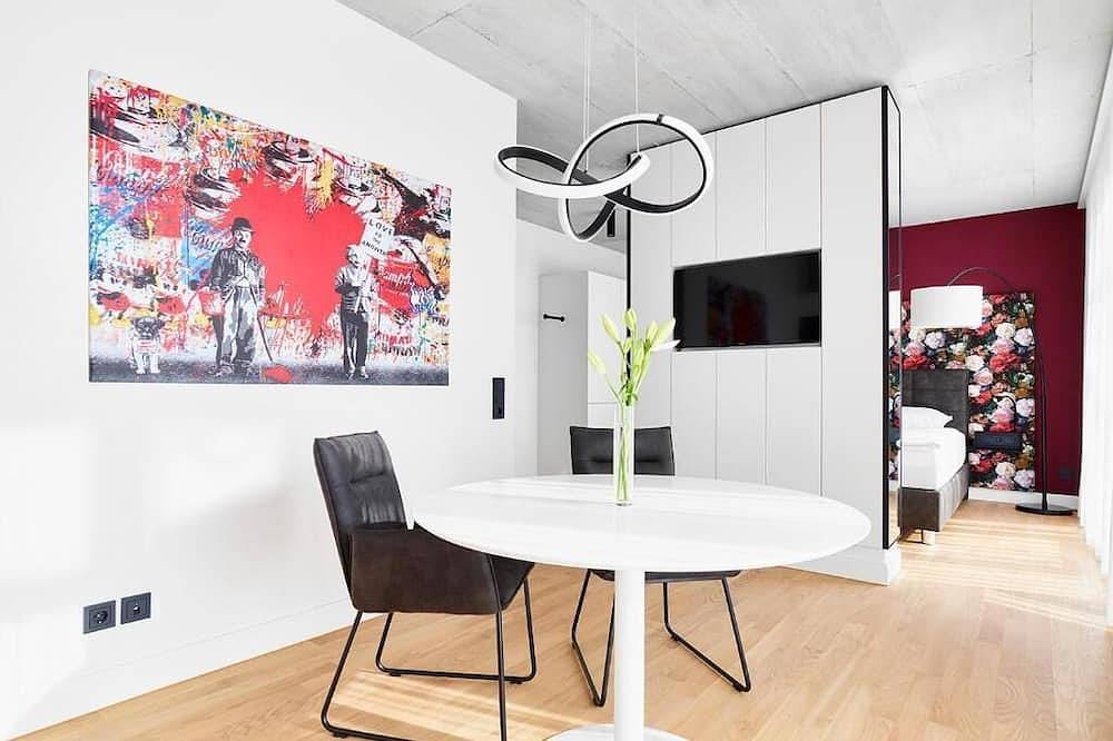 Ganze Wohnung, Livisit bergpartment 28 - Doppelbettzimmer 27 qm - mit Küchenzeile und Bad in Stuttgart, Stuttgart Region