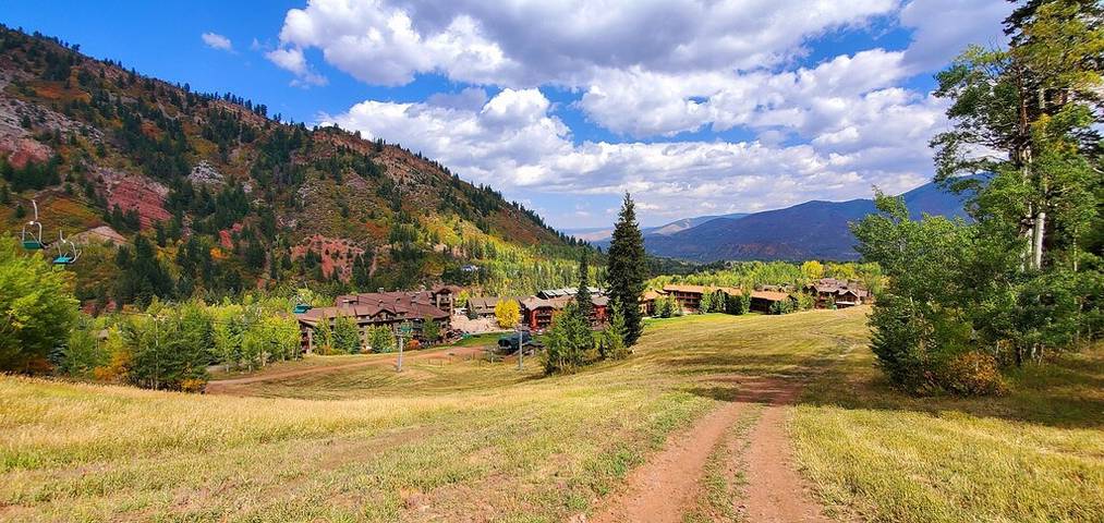 Hotel for 8 people, with sauna and yard as well as hot tub in Aspen