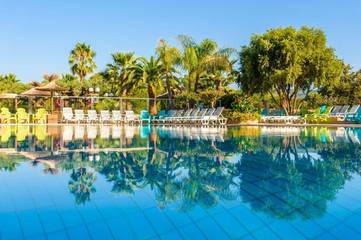 Tente pour 5 personnes, avec jardin et piscine ainsi que vue et bassin pour enfant, animaux acceptés dans le Var