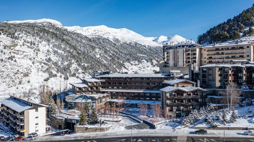 Hôtel pour 4 personnes, avec piscine et sauna ainsi que jardin et jacuzzi