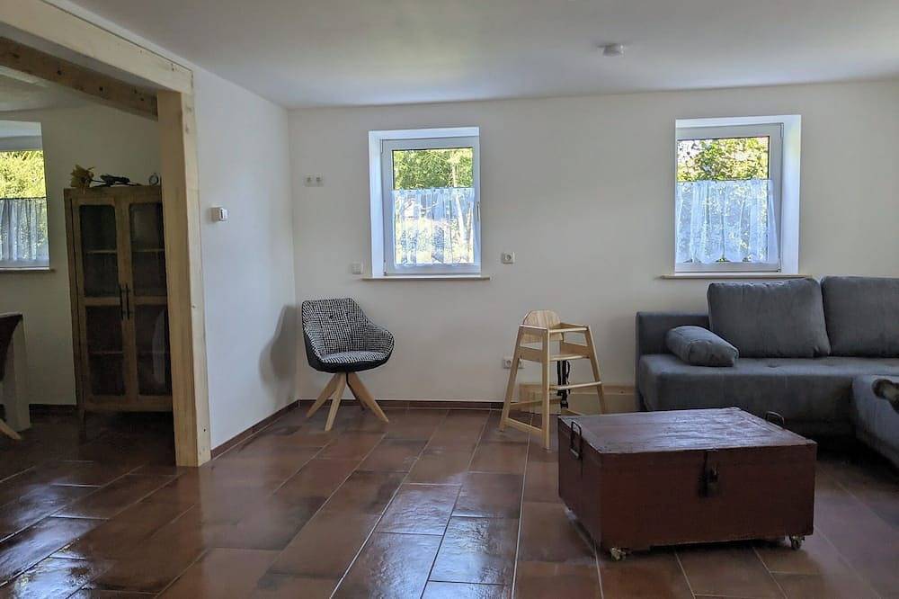 Ganze Wohnung, Gemütliche Ferienwohnung (90qm) mit Schwedenofen in Wallenfels, Frankenwald